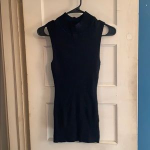 L black sleeveless turtleneck
